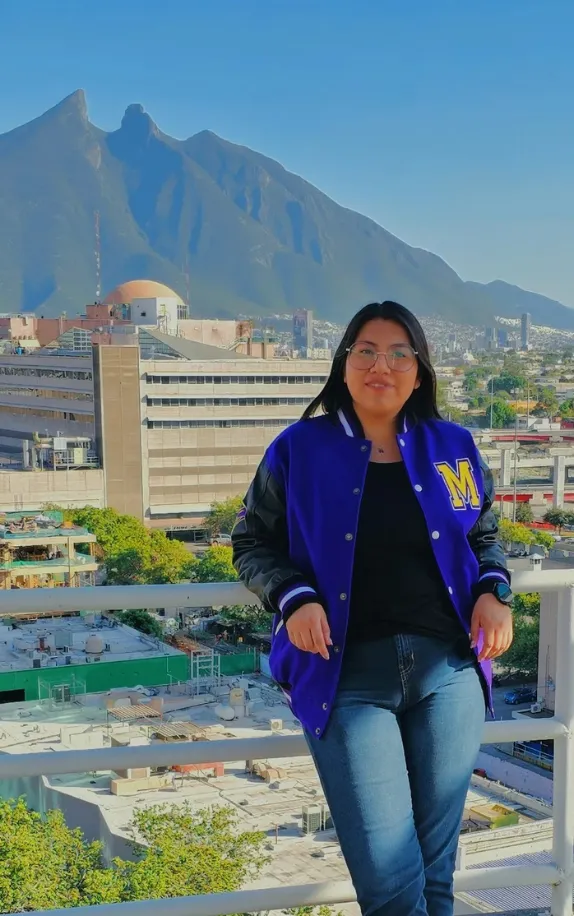 Chamarras Universitarias y Empresariales Personalizadas de Piel - Facultad de Medicina (FM) de la UANL - Chamarras Identi